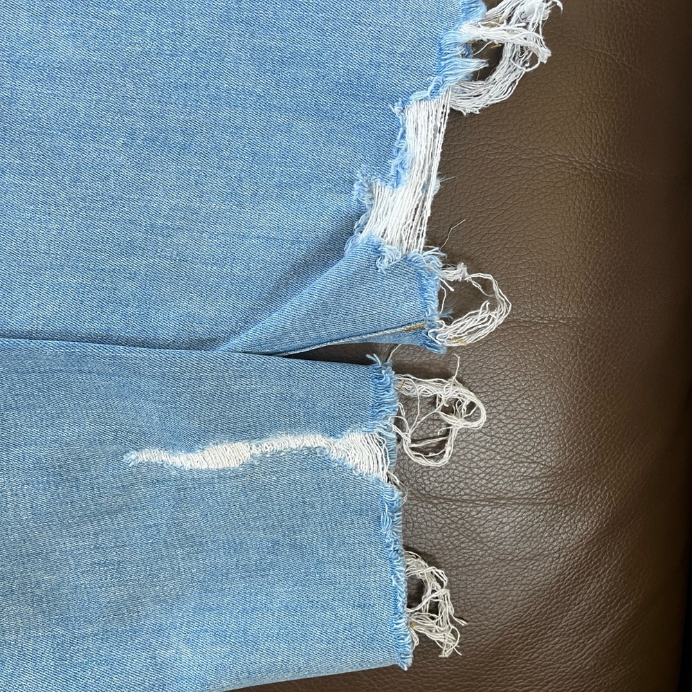 Universal Threads -Great Condition Distressed Jea… - image 6